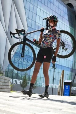 Ostroy NoMad Pink Label Woman Bibshort -KOO shop 200514 Ostroy 0608 1200x ec8db93c 909b 45dd bcee 9f85eb4f8d9f