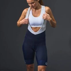 Le Col Pro Women Bibshort - Navy/White 20 Le Col Pro Women Bibshort - Navy/White -KOO shop Detailslider WOMENS AW20 800x900 123 640x640 crop center f9f01253 651b 403f a3d0 87e6fb81e99f