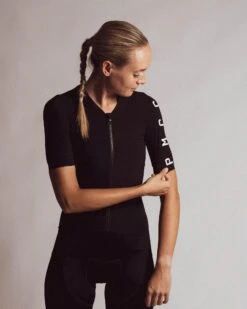 Pedal Mafia Woman PMCC Jersey - Black -KOO shop WmnsPmcc 1 1024x1024 2x f11a3a26 c672 4461 ab70 2f5af0010be8