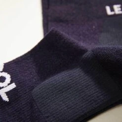Le Col Tech Wool Cycling Socks - Navy/White -KOO shop detailslider AW20 detail1 800x900 105 640x640 crop center bca111df ef19 4336 bcbc 31d329347b76