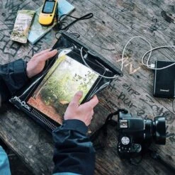 Fidlock HERMETIC Dry Bag Mega - Transparent Black -KOO shop fidlock hermetic dry bag mega 09744 3361638 600x600 85340886 694c 4bfe bf0a 5a4fbe015c2c