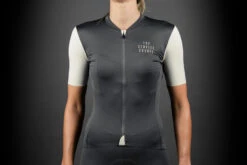 The Service Course Race Women Jersey - Charcoal -KOO shop image 2ba85b87 19e5 4d38 9e0f 55b04d6793fd