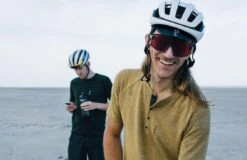 PEdALEd Jary Merino Jersey - Mustard 16 PEdALEd Jary Merino Jersey - Mustard -KOO shop jary all road merino jersey mustard detail front pedaled 1