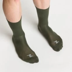 Peloton De Paris Signature PLTN Socks - Khaki -KOO shop pdp P4C5463 1200x 02c6f13e 46a2 4f49 a199 ff98aa8541ab